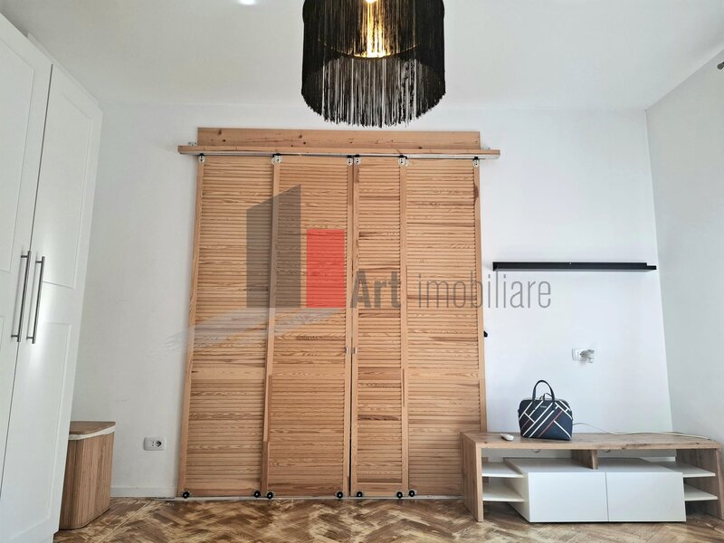 Parcul Carol Studio modern, 32 mp,+ 20 mp anexe, zona Parcul Carol-Parlament