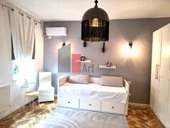 Parcul Carol, Parlament, studio modern, 32 mp, 20 mp anexe